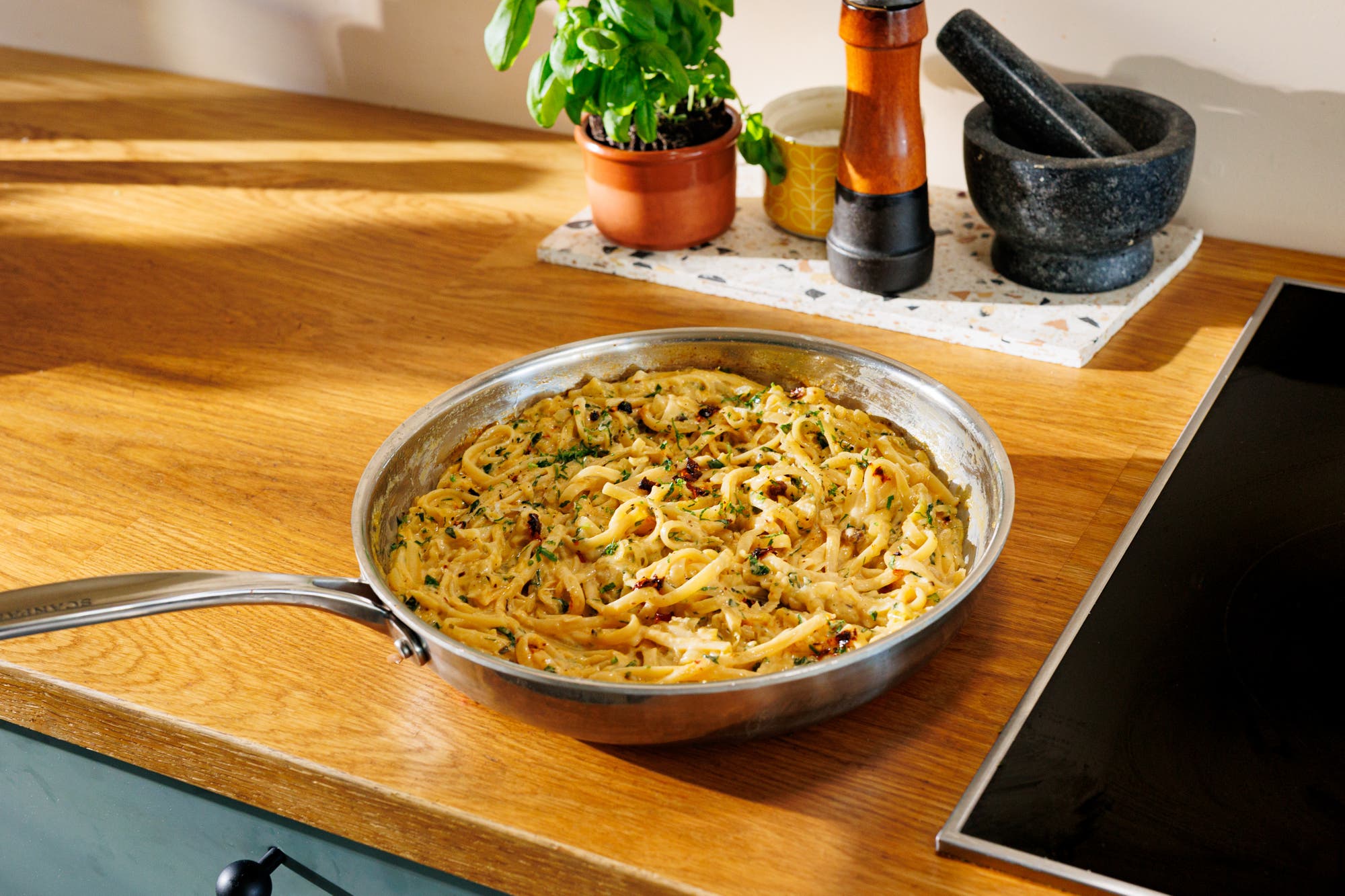 Kremet pasta med karamellisert løk