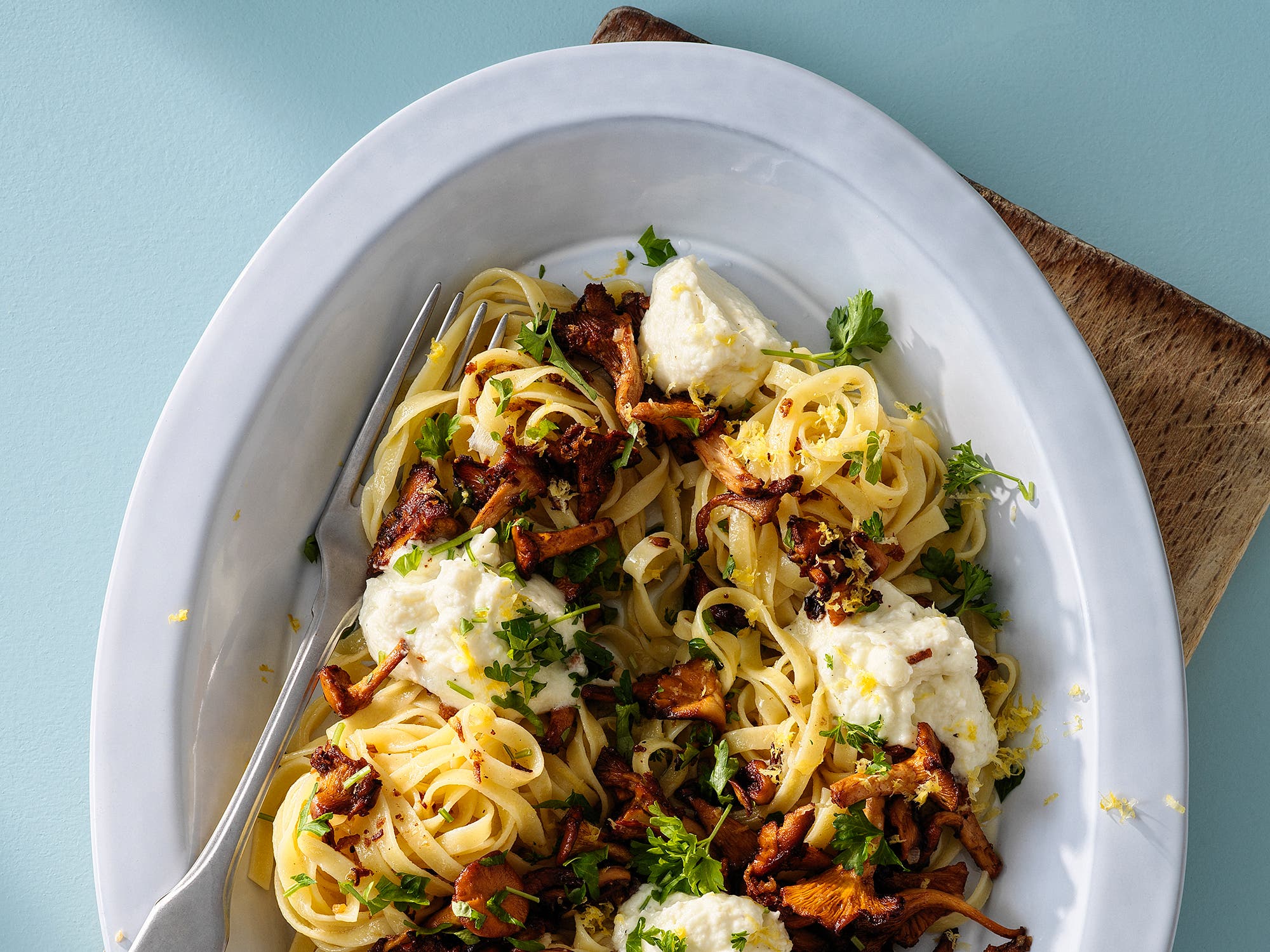 Pasta med smørstekte kantareller og pisket mozzarella