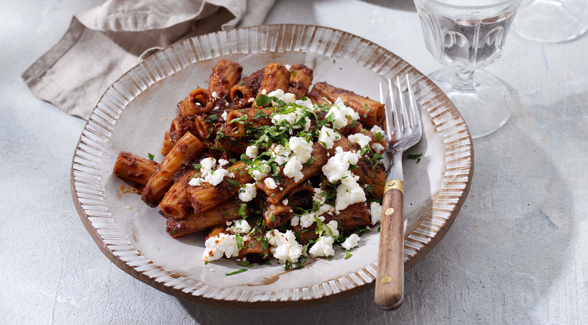 Pasta Tortiglioni med krem av soltørkede tomater