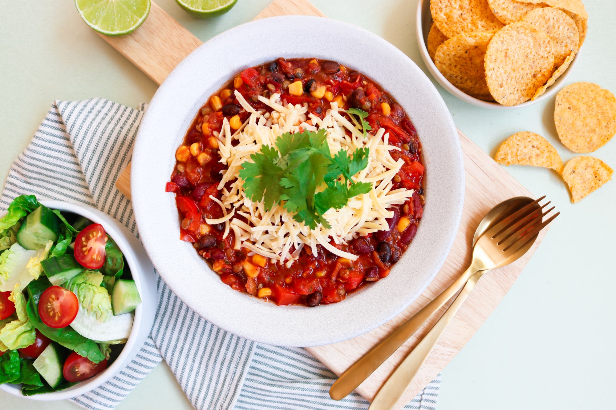 Tacogryte med linse- og bønnesalat