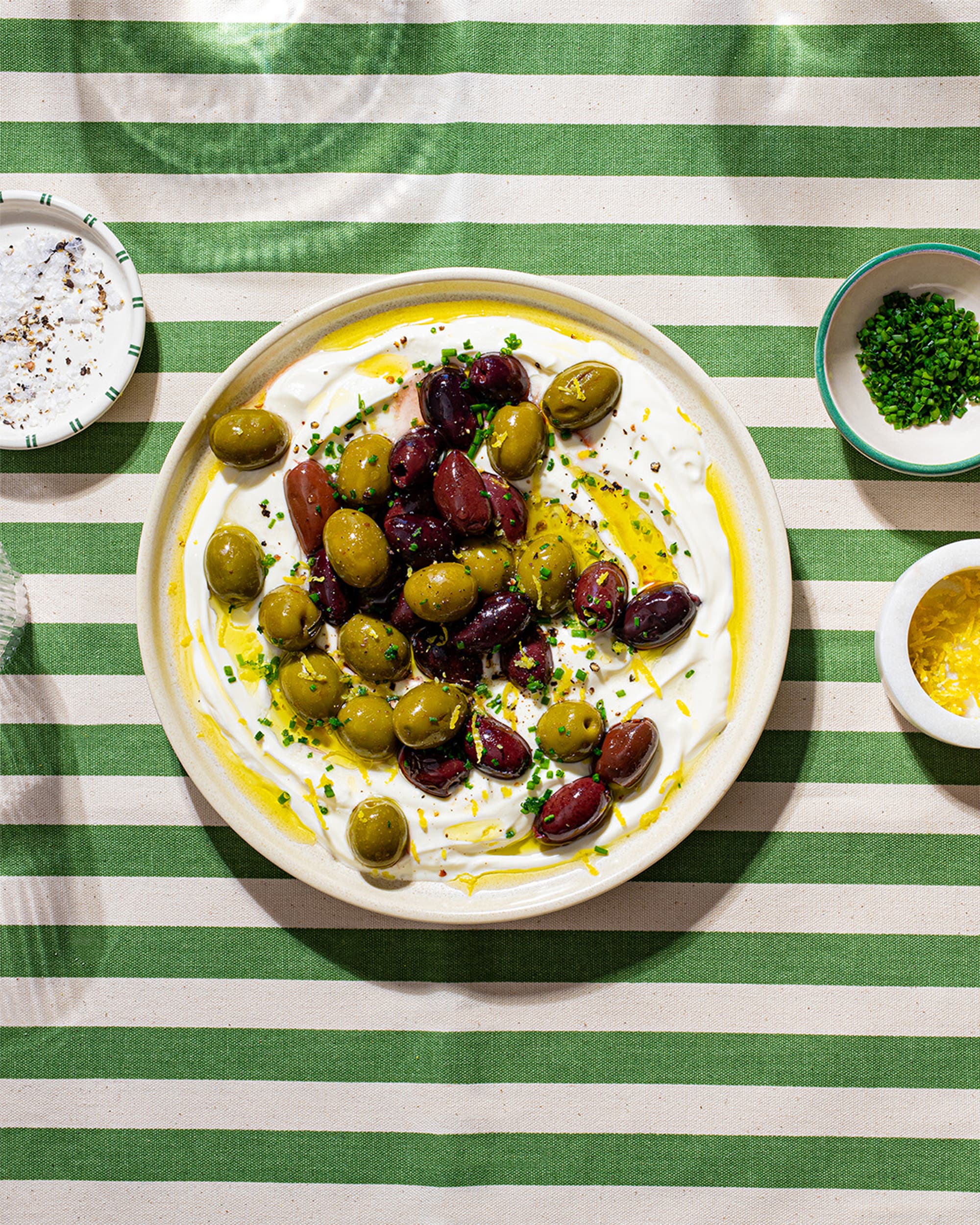 Pisket feta dip med ovnsbakte oliven