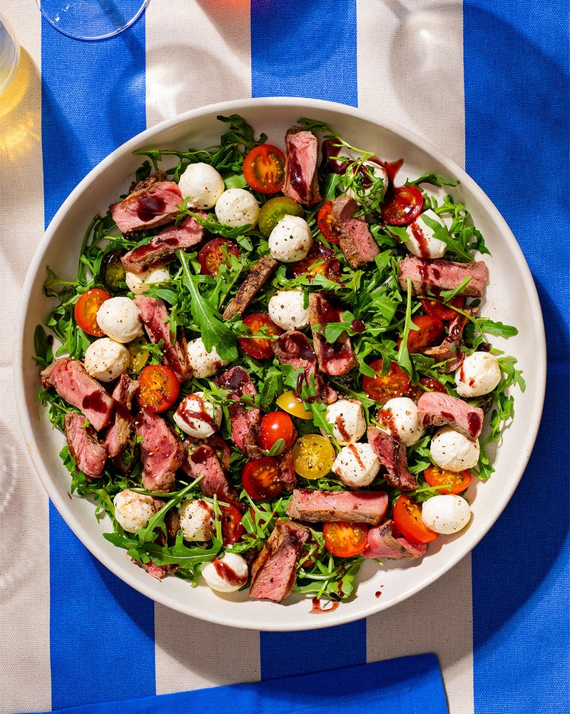 Grillet biff med ruccola, tomat og mozzarella