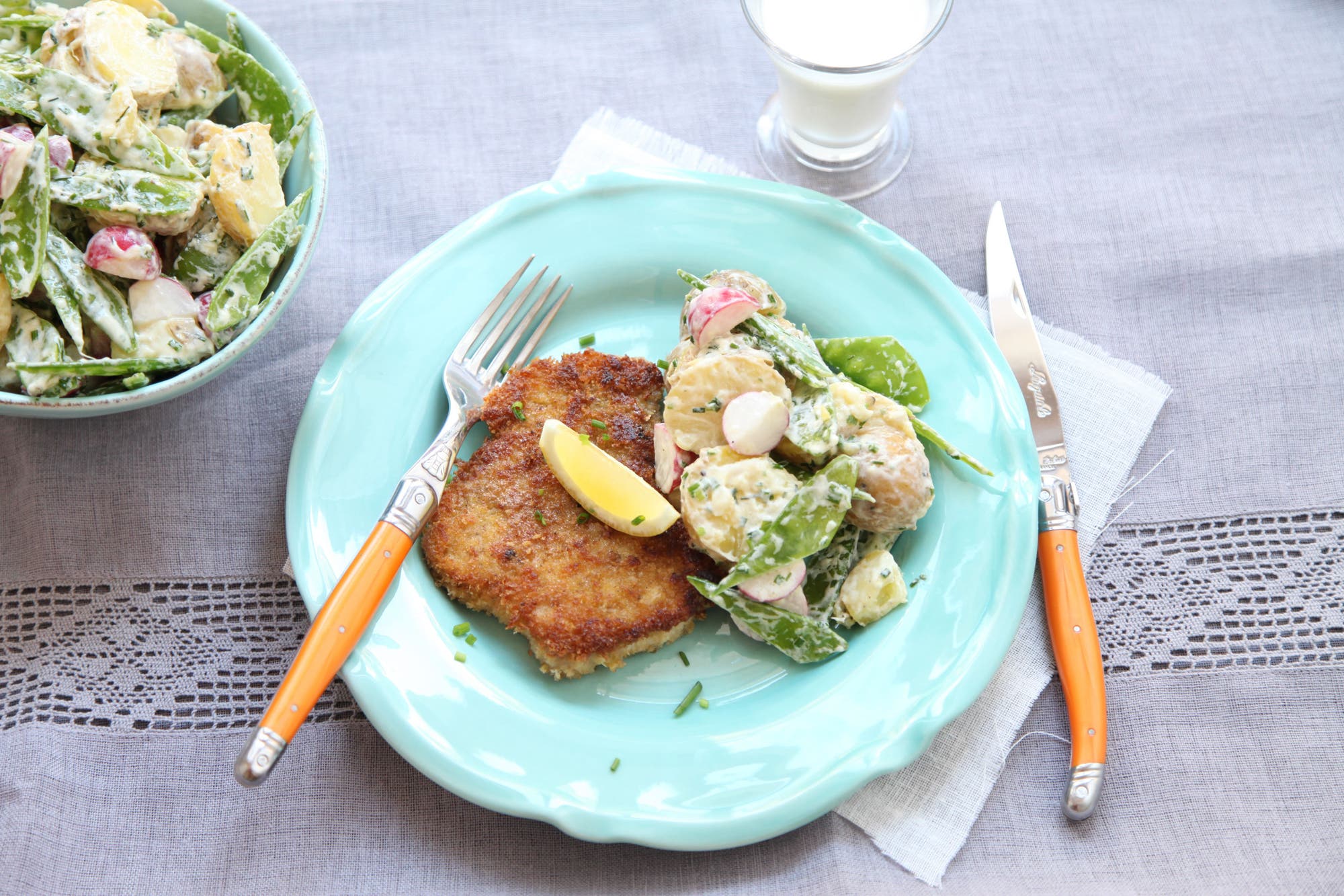 Panert schnitzel med potetsalat