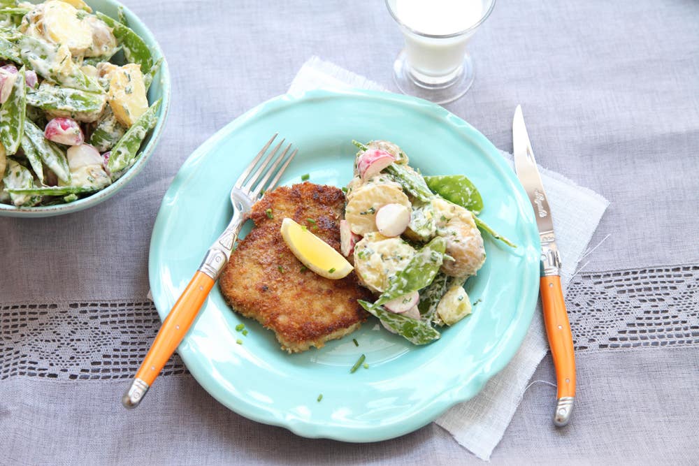 Panert schnitzel med potetsalat