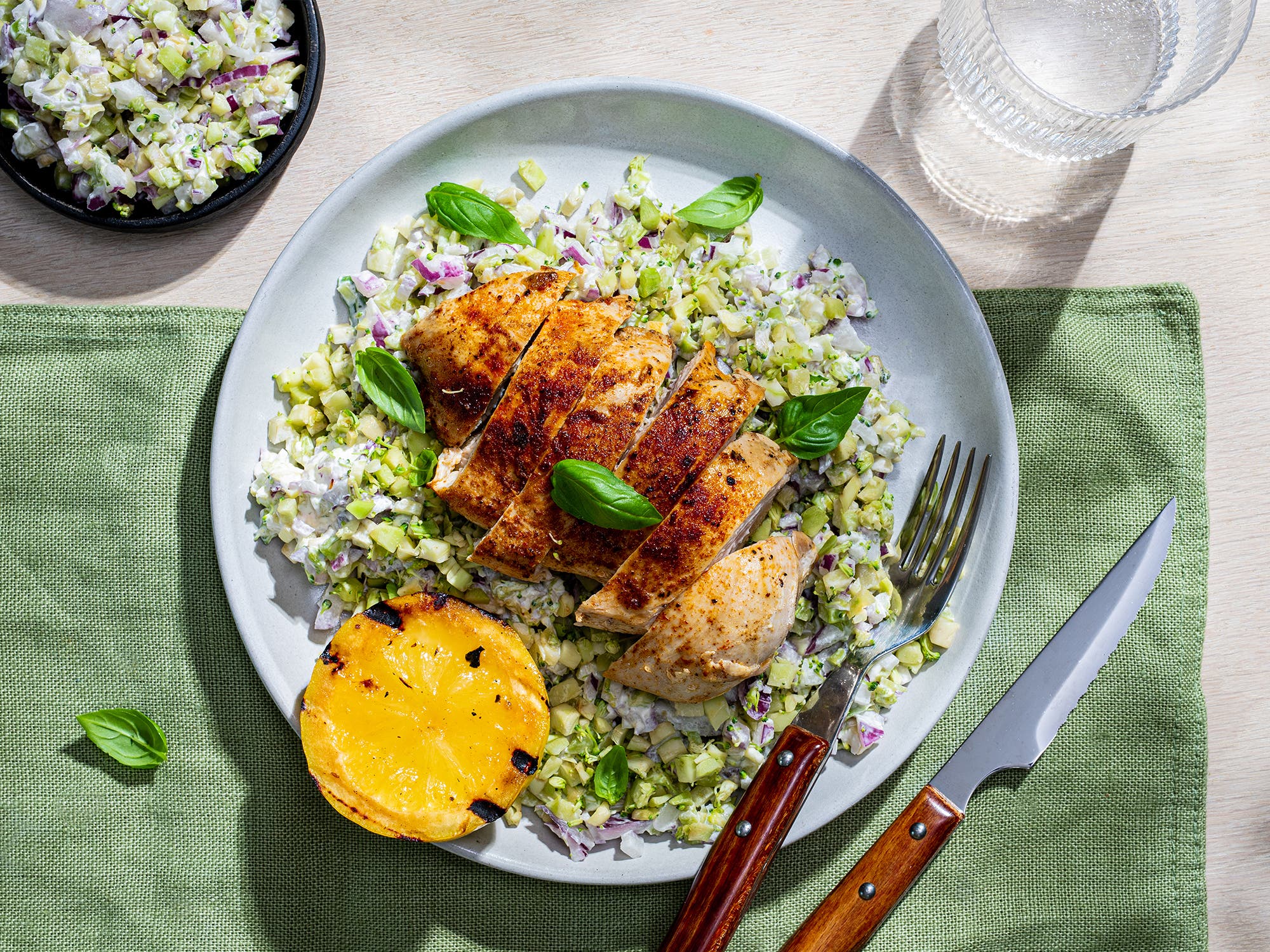 Rask brokkolissalat med saftig kylling