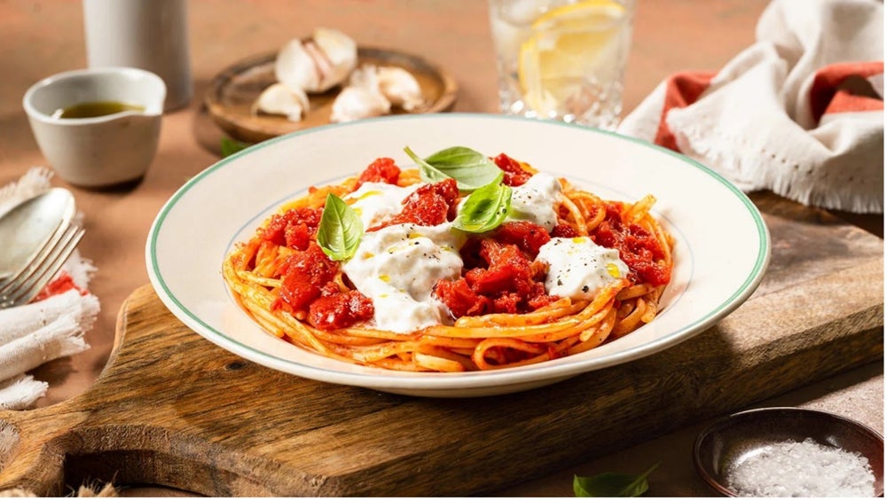 Bucatini med tomat og burrata