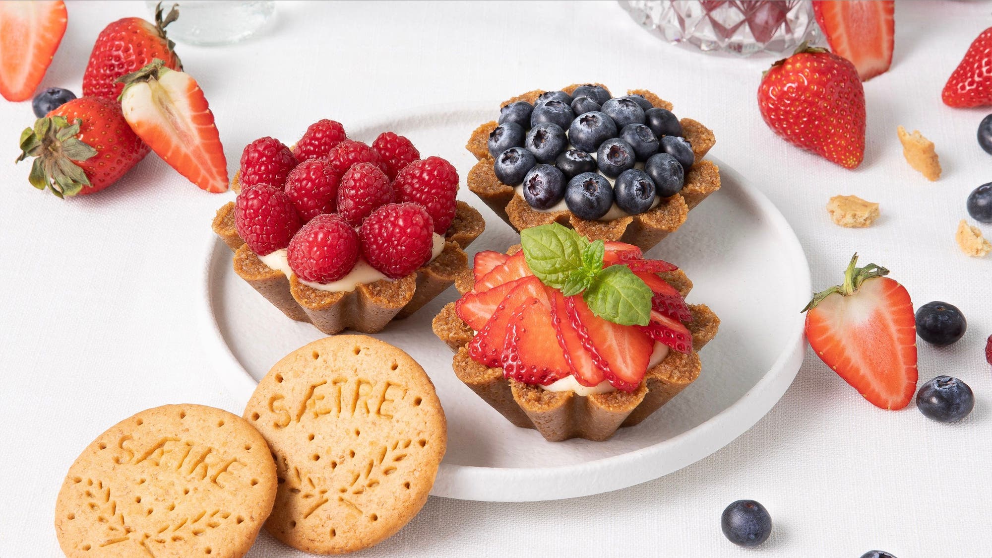 Terte med vaniljekrem og bær