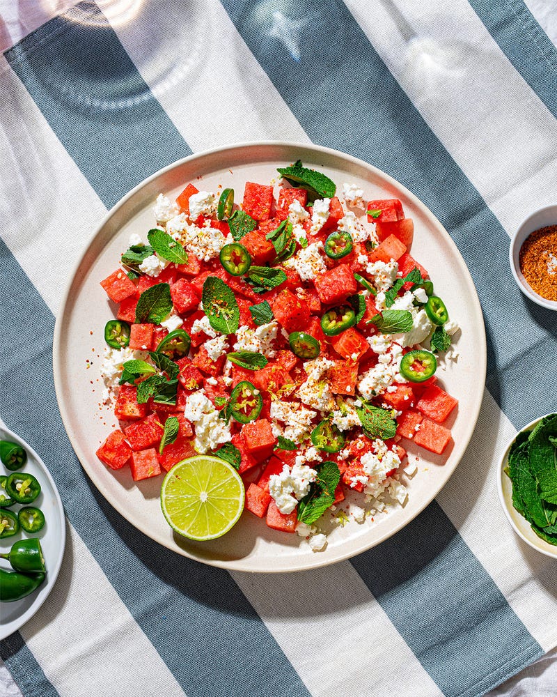 Vannmelonsalat med feta, mynte, jalapeno og tajin