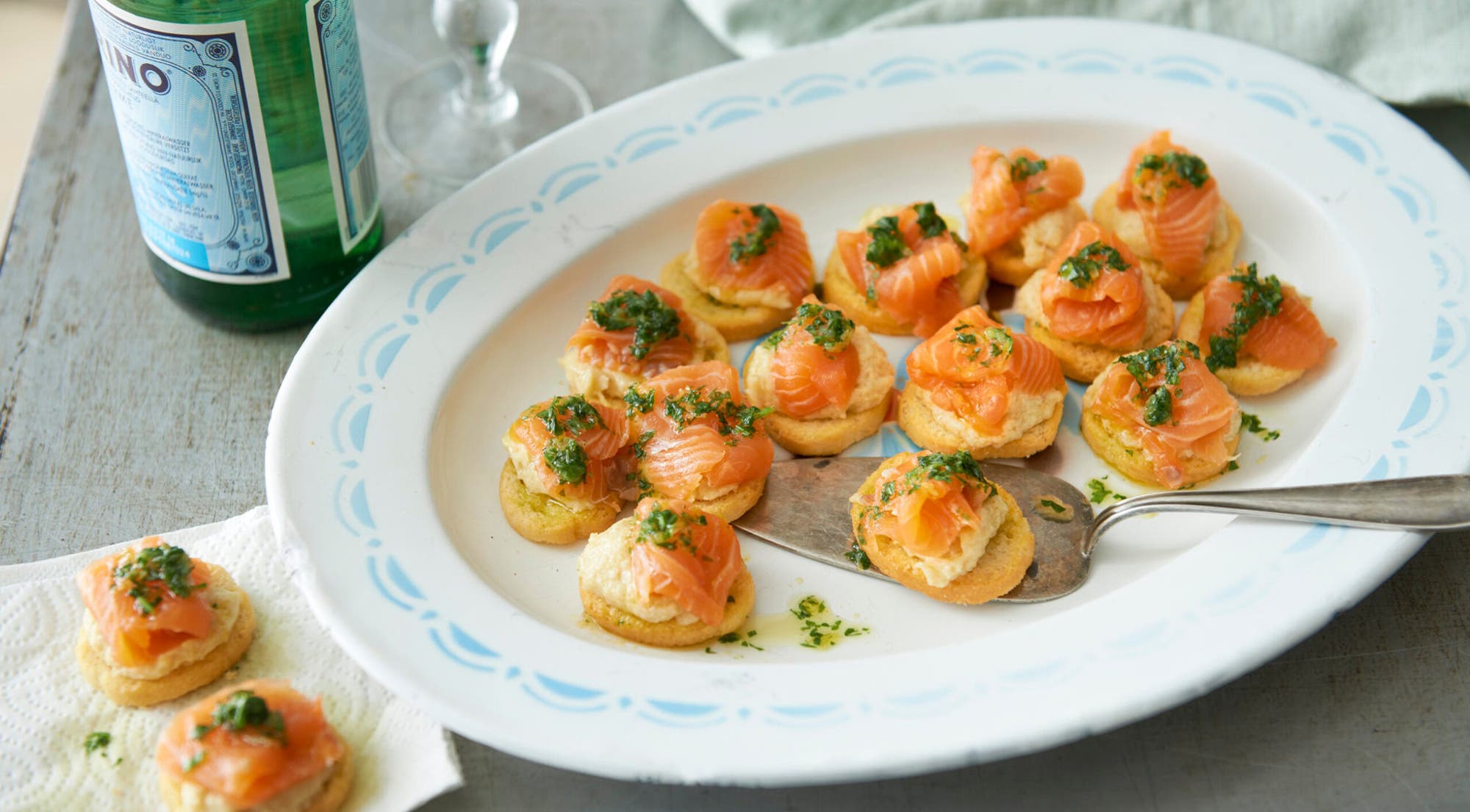 Lakscarpaccio på crostini