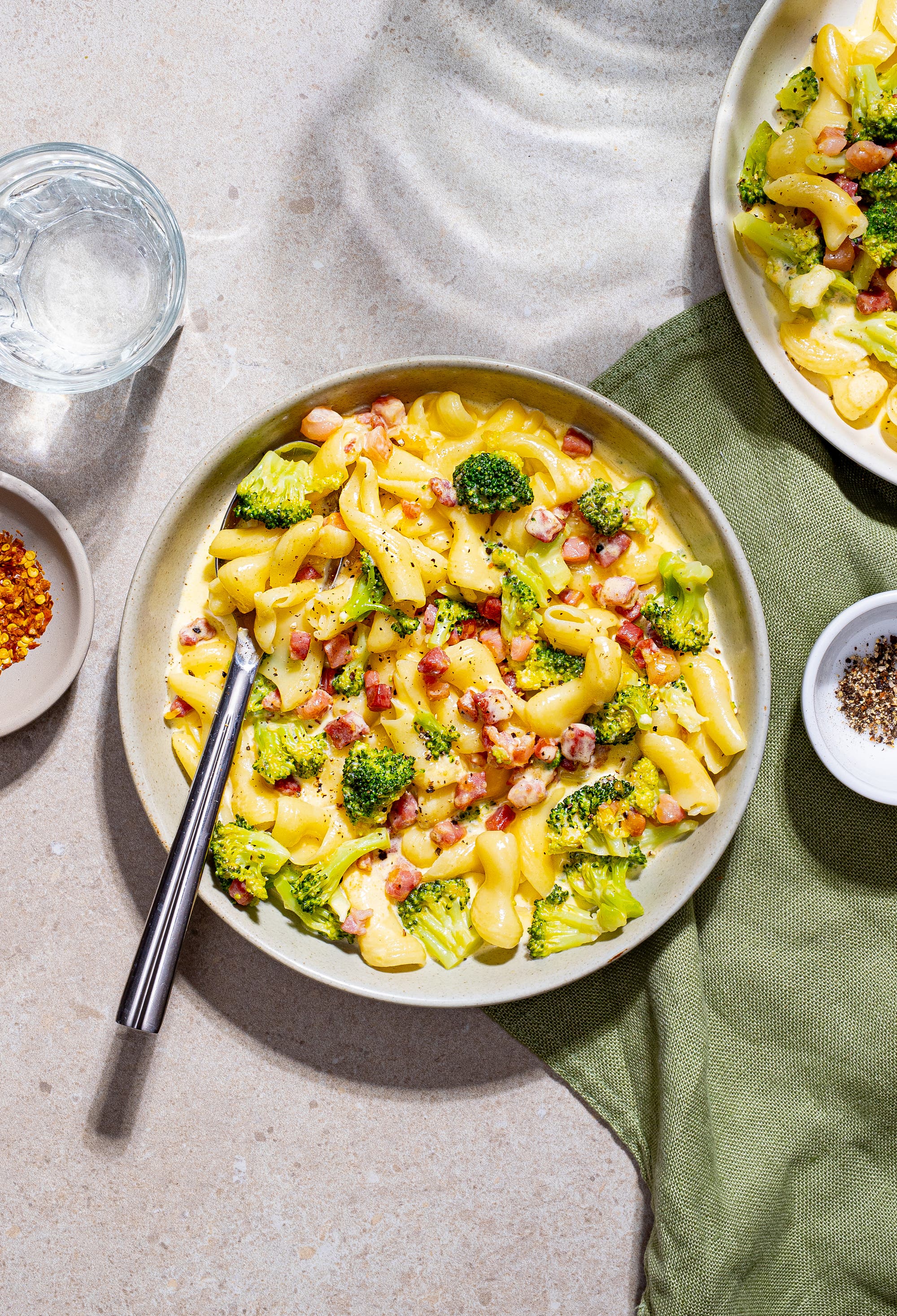 Enkel mac & cheese med bacon og brokkoli