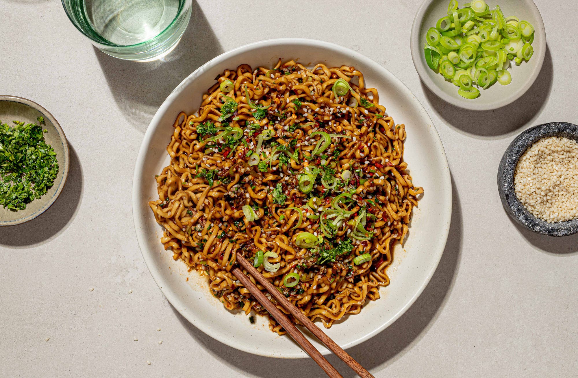 Spicy nudler med hvitløk og chili