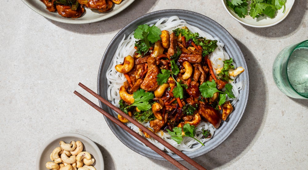 Rask wok med svin og risnudler