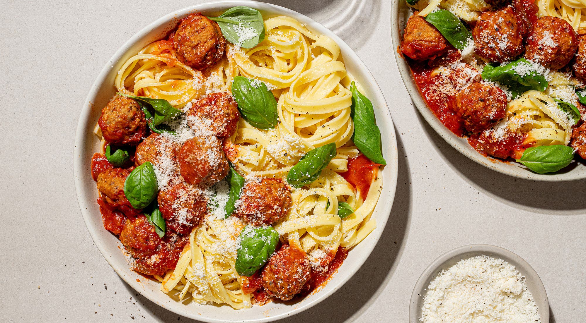 Pasta med kjøttboller i tomatsaus