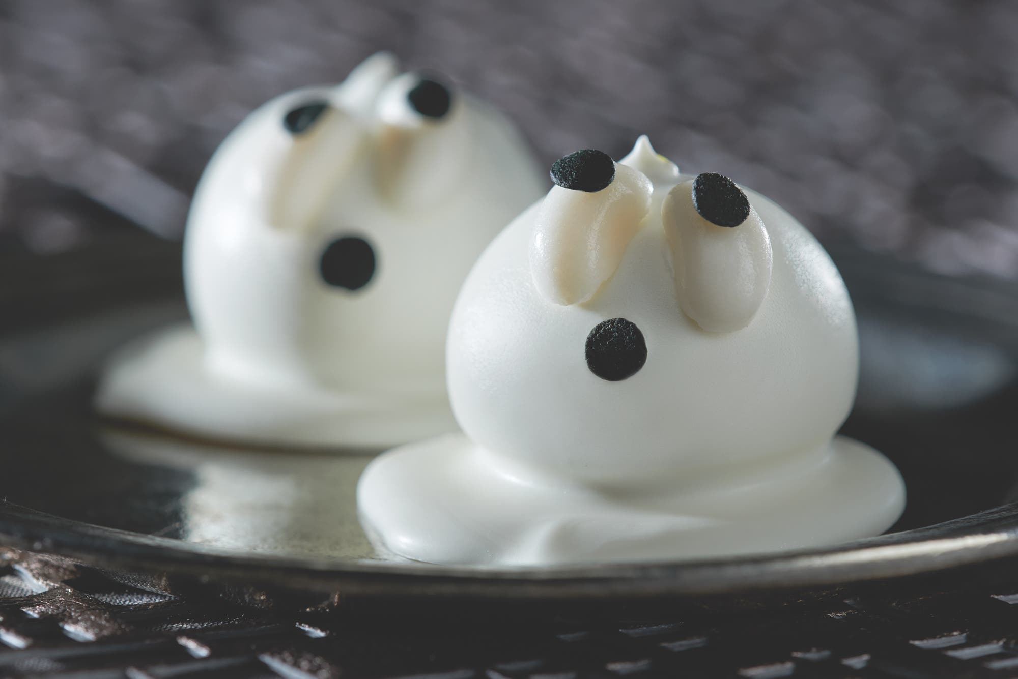 Spøkelsesboller med hvit sjokolade