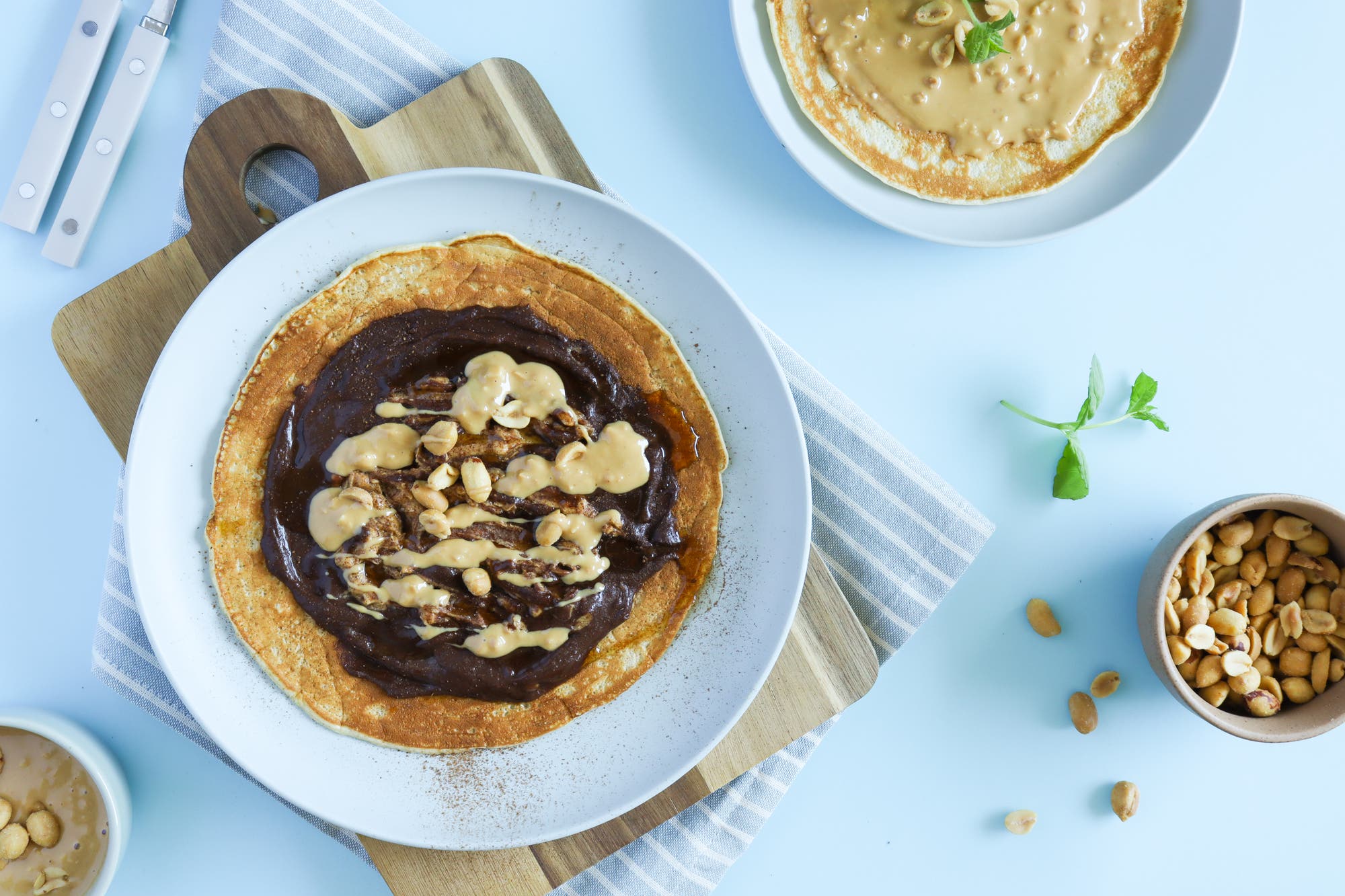 Speltpannekaker med peanøttsmør og sjokolade