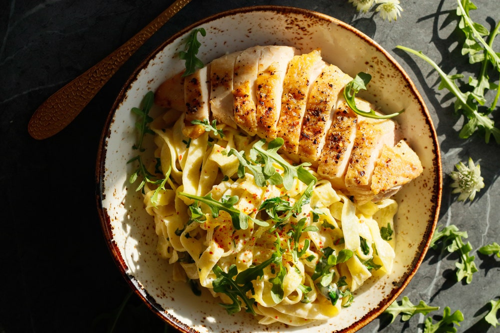 Kremet pasta med kylling og ruccola