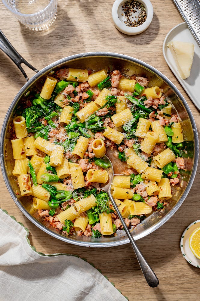 Salsicciapasta med brokkoli, chili og sitron
