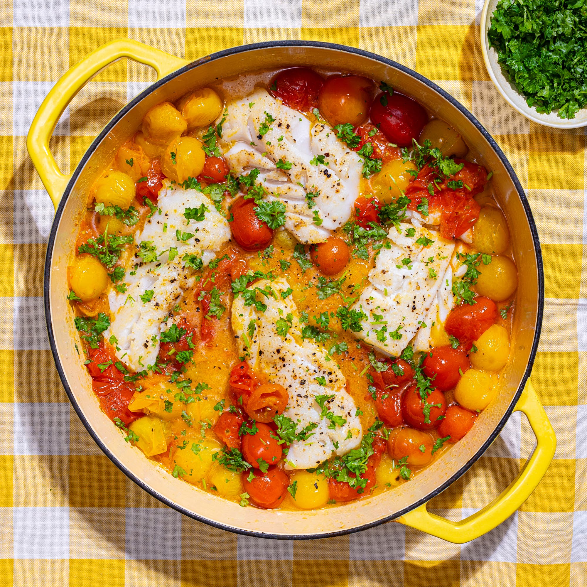 Alt-i-ett-panne med torsk og tomat